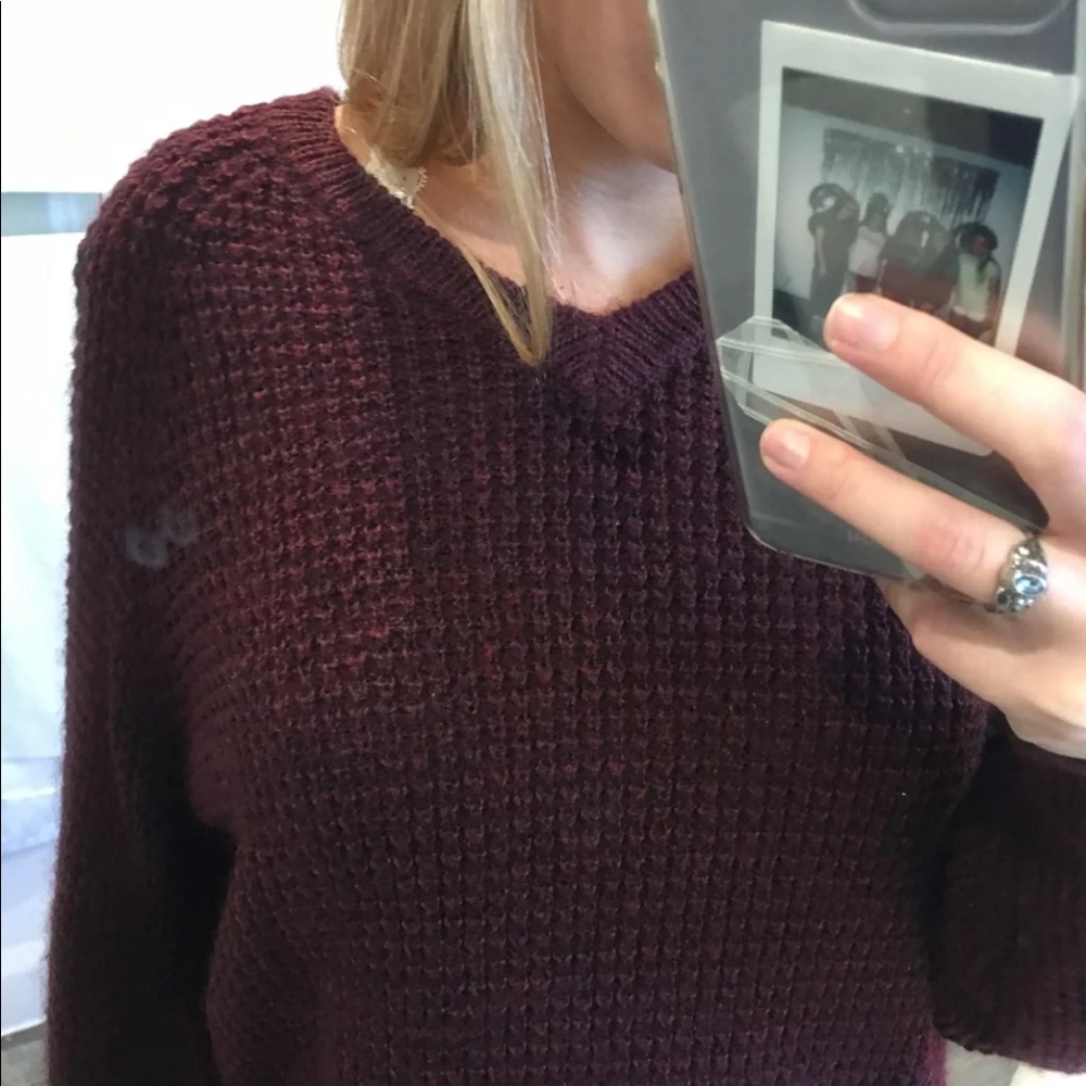 Levi’s v neck sweater - Picture 2 of 2